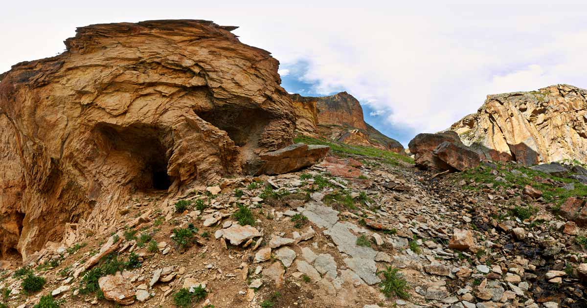 Долина реки Кыртык, пещеры горы Уллукая