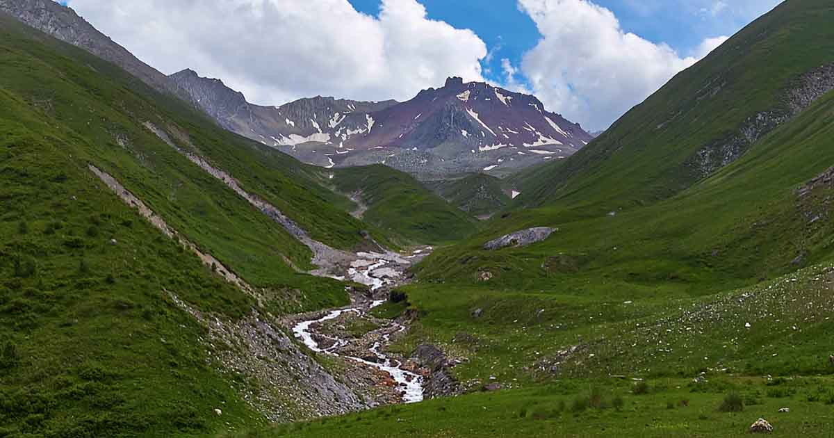 Esikomidon river valley.